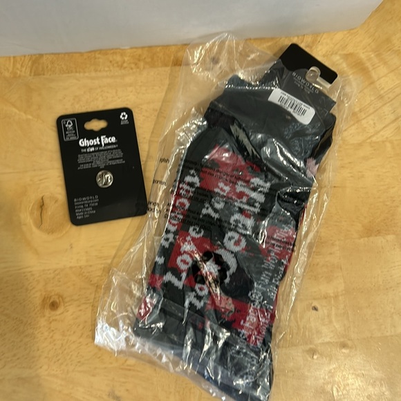 Scream Ghost Face Chibi Bundle: Enamel Pin and Crew Socks - Picture 9 of 16